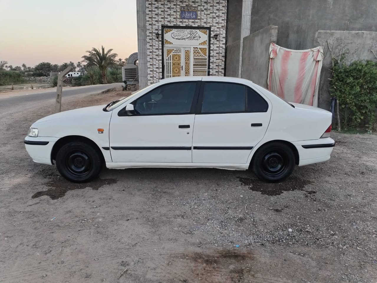 السلام عليكم سمند مديل 10 مكينه وكير كفاله تبريد ثلج شرط كهربائيات كله شغاله دوشمه جديده سنتر لوك شغال حداديه كفاله تخم تاير جديد مكفوله من ضربه وتبديل وصبغ فقط رشات قليله ارضيه جلد مسجل سستم سماعات شرط رقم قادسيه سياره جاهزه من كلشي وماعايزه كلشي مكينه وكير فرنسي قطرت خياس ماكو  مراوس حسب القناعه السعر 37 وبيه مجال لشراي مكان السياره ديوانيه قضاء غماس الاتصال عله *********** تصل ودلل
