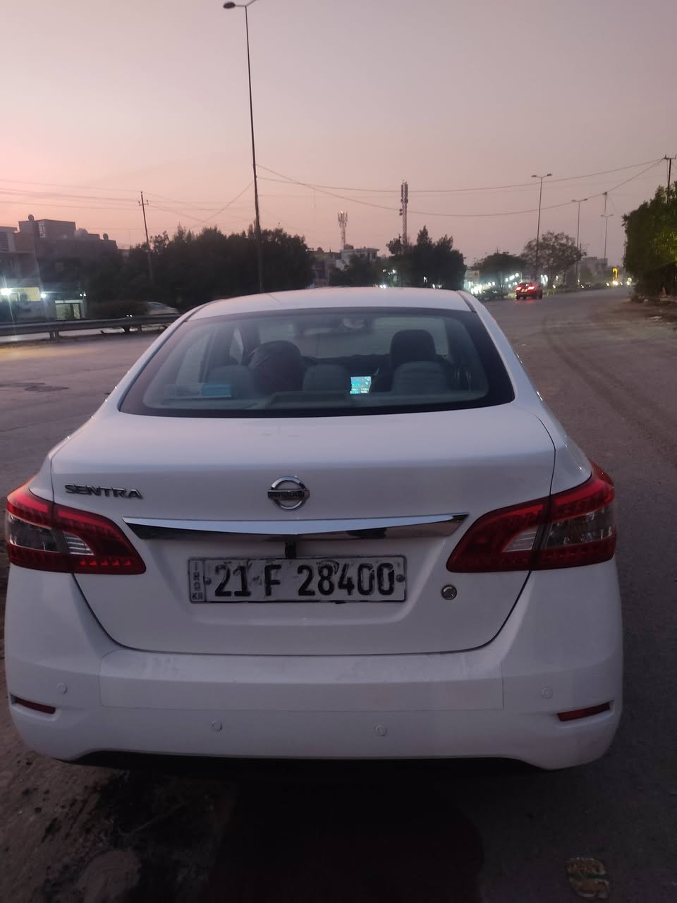 نيسان سنترا خليجي موديل 2018 بدون حادث فقط الجاملغ الخلفي طخه صغيرة ومصلح ومصبوغ  وبقية السيارة مكفوله مكان السيارة بغداد بيع او مراوس حسب القناعه مطلوب 110 للاتصال ***********
