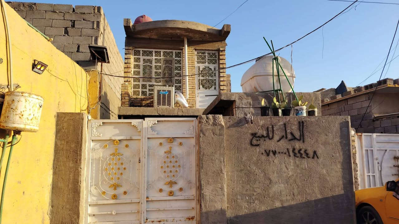 السلام عليكم بيت للبيع مساحه100متر مع محل ماجر
الواجهيه 6نزال19

يحتوي على غرفه وستقبال الاستقبال6ونص ب4 وغرفه نوم 4ب4 الواجهيه

وهول ومطبخ  البيت كاشي وسيراميك  حته الصحيات 

ملاحضه البيت وياه محل ماجر حلاق ايجاره 100الف كلشهر

القاط الثاني غرفه وصحيات وسطح 

مكلف بلنشر الاتصال *********** العنوان المجمع السكني السياحي بس تعبر البانزين خانه أول وحده قريب معمل ثرمستون
