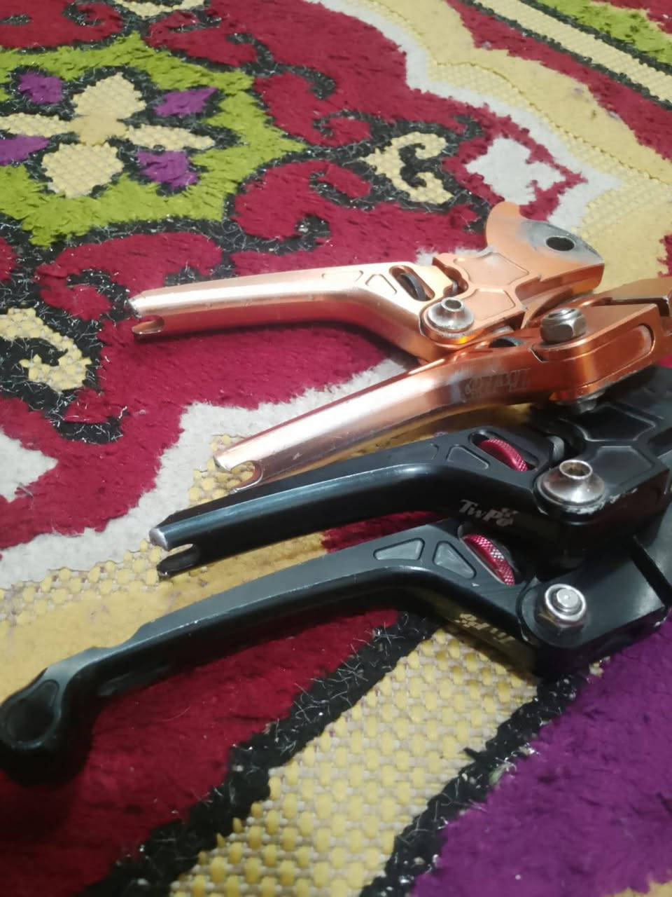 اغراض جبلي للبيع اليدات شلع ب 30 ماركه الصالنصه ب 45 قبق ب 20 دبلات ب 15 مرايات مال  سكنس حديث 10 مكاني بغداد توصيل عندي ***********
