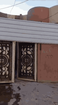 بيت للبيع المساحة 100
 سند طابو الزهور شرط التحويل
غرفه + هول + استقبال + مطبخ + مشتملات 
حي الانتصار شارع (60) 
من جهه الميثاق 
السعر [ 60] بي مجال شي بسيط
للتواصل  والاستفسار التواصل على الرقام ✅ *********** ✅ *********** واتساب
