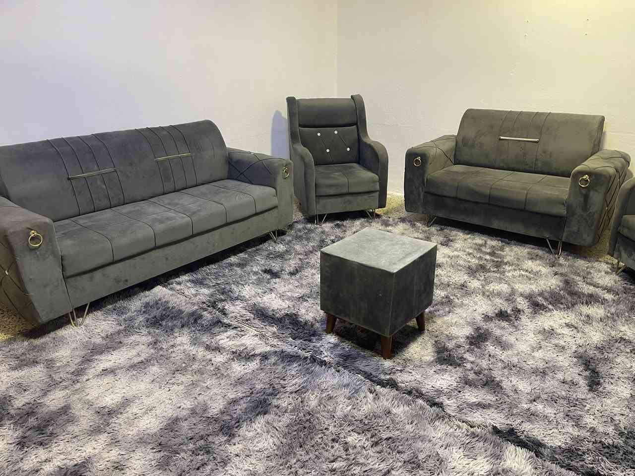 تخم 10 مقاعد نضيف بدون اي ضرر مع طبله وسطيه ب225 قفله
***********
