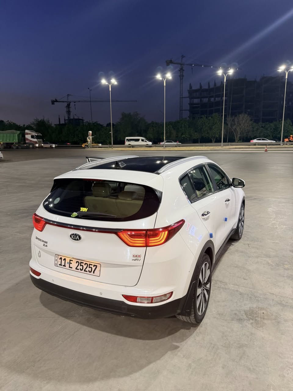 لــلــــبــــيــــع فــــقــــط
Kia Sportage 2019 🇰🇷 
فول مواصفات خليجي  
محرك 2.4 GDI 
4 سلندر
ماشية 64 ألف كم فقط 📍
رقم بغداد خصوصي 🏷️

• المقاعد جلد  
• سقف بانوراما 🌤️
• كاميرا خلفية 🎥
• بصمة 🔑
• شاشة 📺
• نظام المفتاح الذكي
• حساسات مطر 🌧️
• حساسات ضغط الإطارات
• مثبت سرعة 🚗
• مرايا كهربائية
• مقاعد كهربائية
• تبريد خلفي ❄️
• تحكم أوتوماتيك بالحرارة 🌡️
• نظام ال ABS
• ESP نظام الثبات الإلكتروني
•  هاند بريك كتروني
• 6 وسائد هوائية
• كشافات ضباب
• زينون + LED 💡
• Apple CarPlay 📱
• نظام تحكم صوتي 🎶
• قفل أمان للأطفال

اللون: أبيض  

 ________________________________

السياره مكفوله كفاله عامه ماعده رصعه بل باب 
السعر: 20,000$
مكاني : بغداد الكراده 
  ***********
