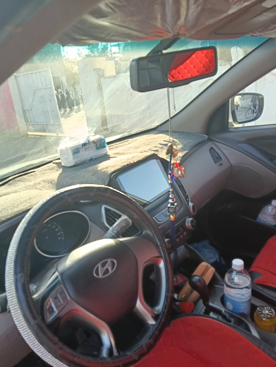 السلام عليكم توسان 2010 خليجي للبيع سياره نفس مموضحه بلصور مواصفاتها معروفه شاشه وتحكم ستيرن وباقي المواصفات وماشيه 137الف كيلو ضربتها بلجنطه هنا بلعراق تجي تفحص سونار سياره باسمي تحويل ثاني يوم سعر 135 وبيها مجال ***********
