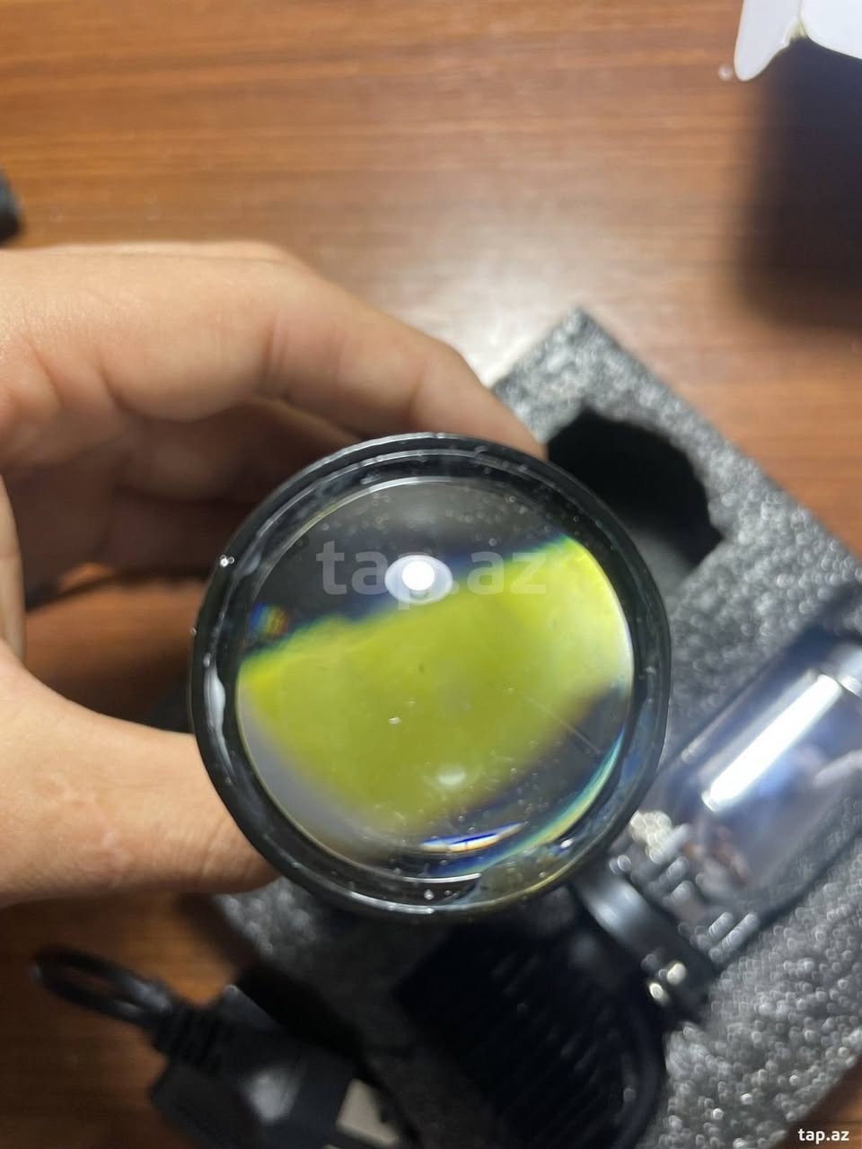 مصباح أمامي (كشاف) للسيارة  H4من ماركة Roadsun.
تستخدم تقنية LED.

تتميز بشدة إضاءة عالية جدًا تصل إلى 12000 لومن.

لون الإضاءة أبيض زينون بدرجة حرارة 6500 كلفن.

مصممة بنظام تبريد عالي السرعة ومروحة مدمجة.

مقاومة للماء والغبار بمعيار IP68.


**إذا كنت صاحب هذا الإعلان وتريد حذفه لأي سبب، رجاءا أرسل رسالة إلى الدعم الفني**