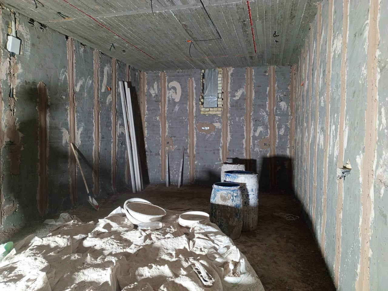 جزء بصيط من عملناء جص وبياض شغل درجه اولى مصاطر يا ستفسار حاضر حالين متفرغين بغداد شعب‏‪***********‬‏ ابو جنات المبيضجي
