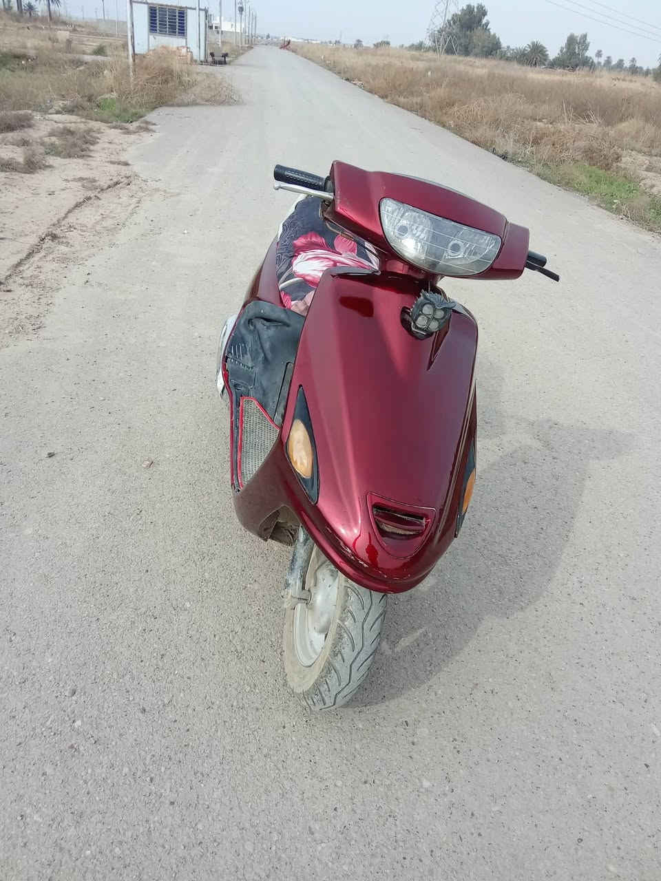 سلام عليكم دراجتين فورتي  فحل ونثيه وحده  سرعه 100 وحده 140 كاملات من كلشي بس يحتاج تاير امامي تعبان. واحد سعر 700 وبيهن مجال رقم *********** العنوان دياله الحديد مدخل الأول
