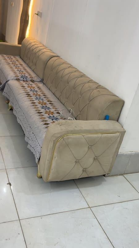 غراض للبيع نضيفات
ملكانات عدد 2 سعرهم 50 الف

كرسي ملكي سعر 100 الف

برده سحب صورة حلاق 15 الف 

تخم 10 مقاعد سعر 150 الف 

رف وجرارت 100 الف 

الغراض كلش نضيفه بس متروكه 

الي يريدهم يدخلي خاص


**إذا كنت صاحب هذا الإعلان وتريد حذفه لأي سبب، رجاءا أرسل رسالة إلى الدعم الفني**