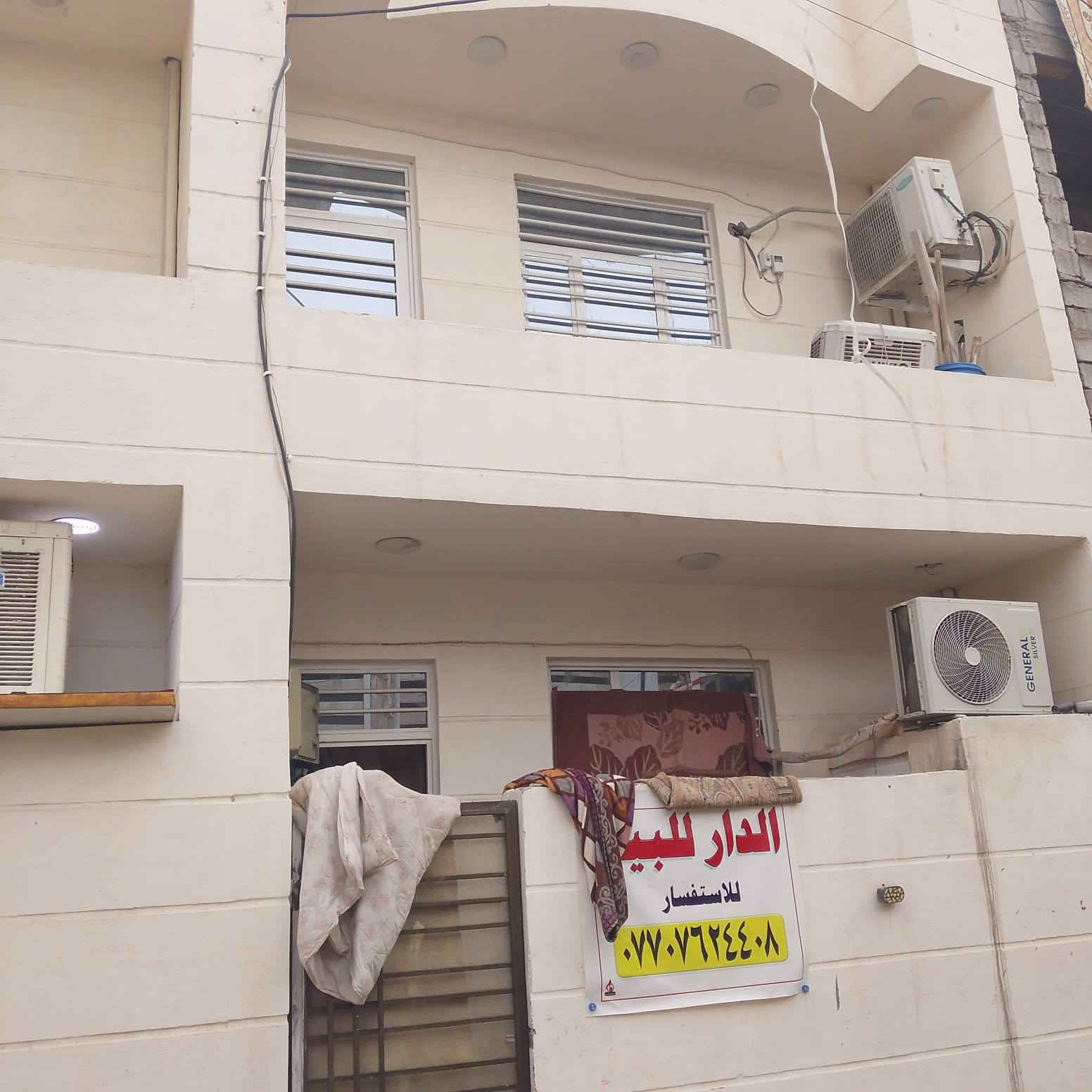 السلام عليكم ،،،، بيت زراعي منطقه البياع سويب المساحه 50 متر طابقين موقع 20 متر عله الشارع قرب المدارس  مي كهرباء مجاري خط نت كـــامل  السعر 45  الاتصال ***********
