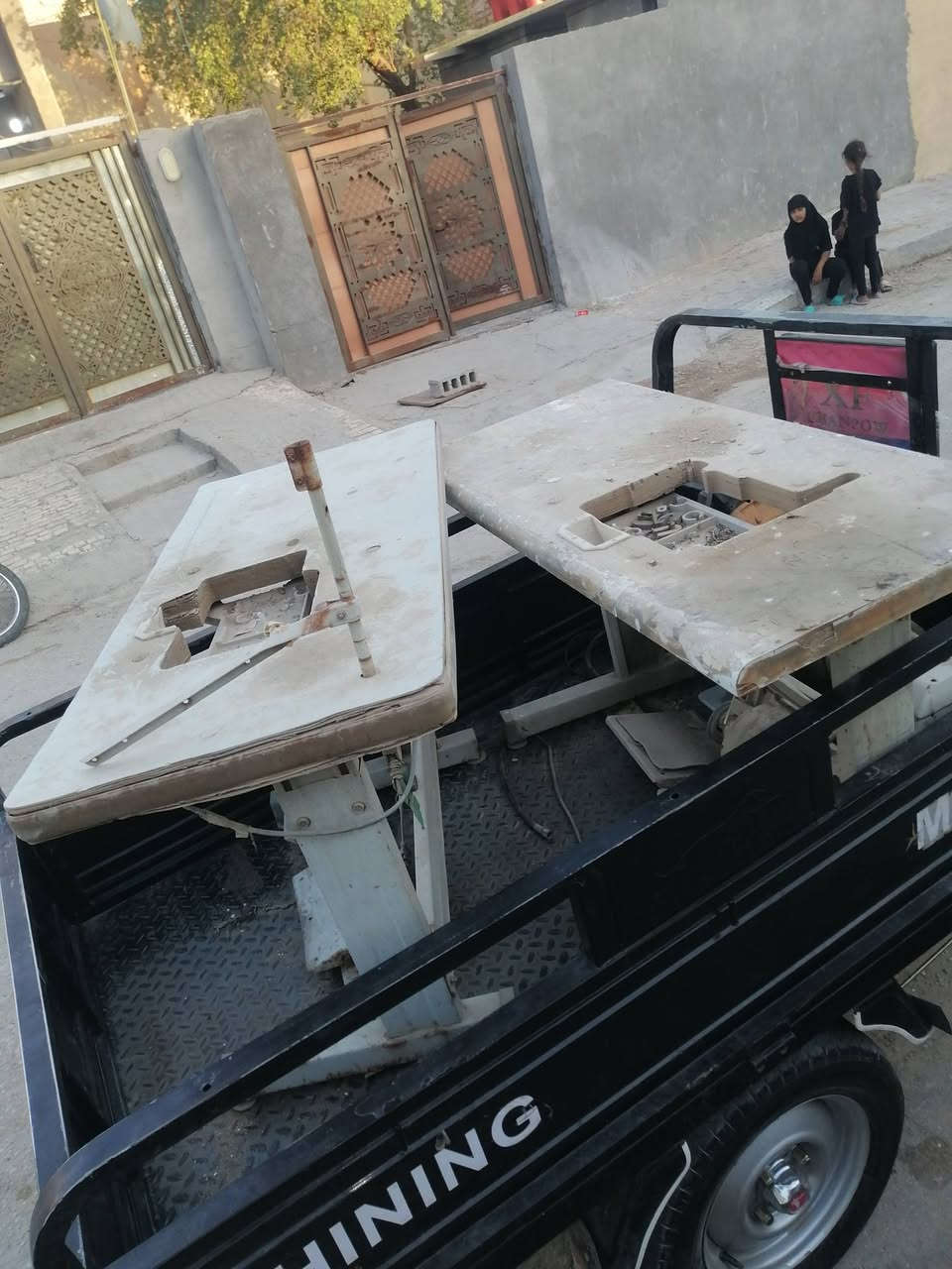 مكاين للبيع
شغالات لاوفر بس مجيمات
ومال خياط شغاله بس تخلبص
مكان كربلا
شلع 150 
***********

