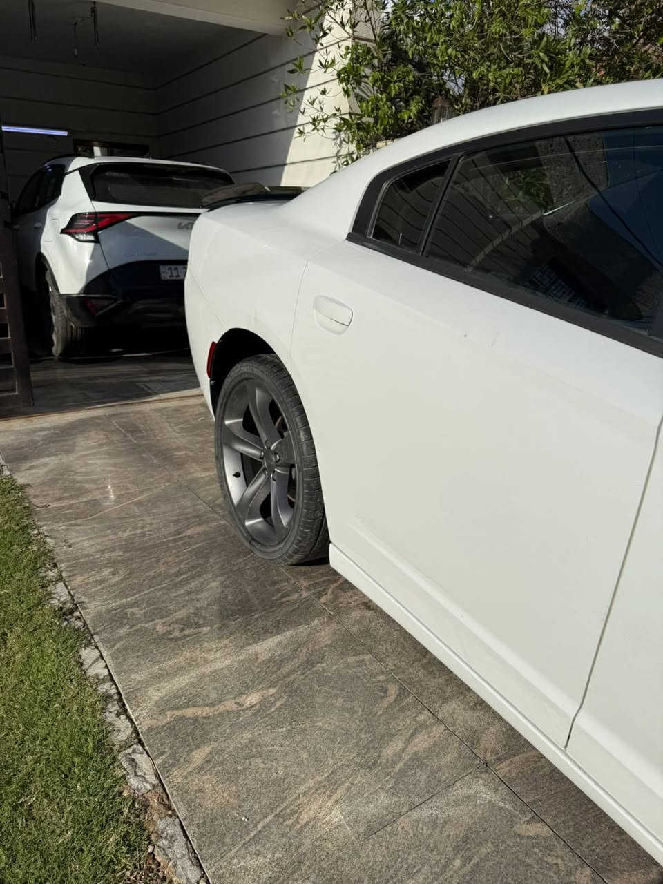 السلام عليكم جارجر كندي موديل ٢٠١٥ مكفوله من الحادث والصبغ والبارد محرك ٦ سلندر ٣٦٠٠ تو ويل السياره ماشيه ٦٨ ميل تحويل مباشر حقيقي السياره مواصفات sxt 
السعر ٢٠٨ وبيها مجال بسيط 
مكان المنصور ***********
