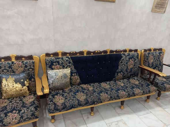 تخم ١٠ مقاعد مستعمل للبيع سعره ٢٥٠ وبي مجال للتواصل واتساب ***********
