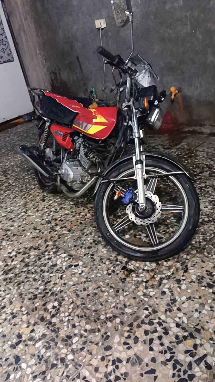 السلام عليكم
دراجه للبيع او للمراوس 5كير كلشي بيهه شغال مابيهه نقص بس الهندر نكره صلف تشتغل


**إذا كنت صاحب هذا الإعلان وتريد حذفه لأي سبب، رجاءا أرسل رسالة إلى الدعم الفني**