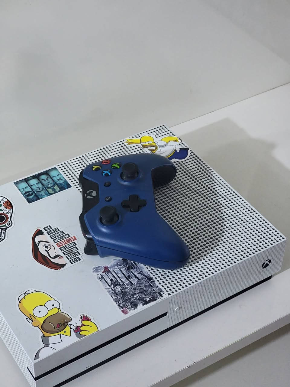 السلام عليكم xbox one s للبيع نظيف ما مفتوح ابد اشتريتة بداية 2025
السعر 175 ( *********** )
