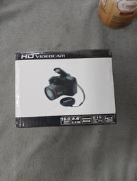 كاميرا رقمية من نوع HD Videocam تأتي في صندوقها الأصلي.تتميز بدقة تصوي...