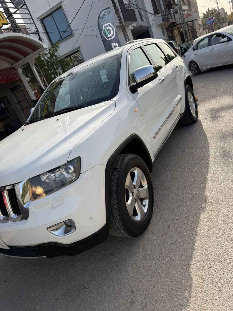 للبيع جيب 2012 خليجي وكالة فول الفول محرك 5700 رقم بغداد بأسمي سيارة جديدة وجاهزة من كل شي كفالة عامة بدون قطرة صبغ السعر 158 للأستفسار ***********
