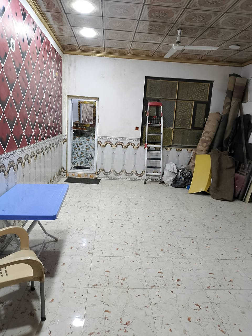 البيت للبيع طابو صرف 106 متر بل سوك شارع المساحه البيت تجاري دولان ثلاث طوابق سعر على الاتصال ***********
