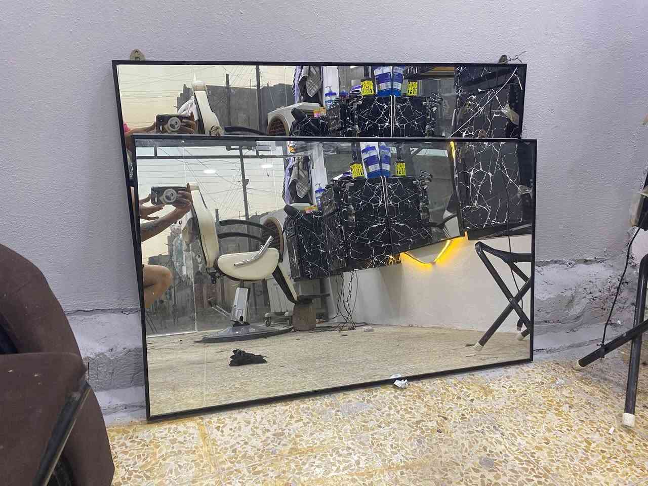ميز حلاقه مال حلاقين
امريات خلفيه 
 المنيوم. 
***********
 زايد جام خانه حيل انضاف
