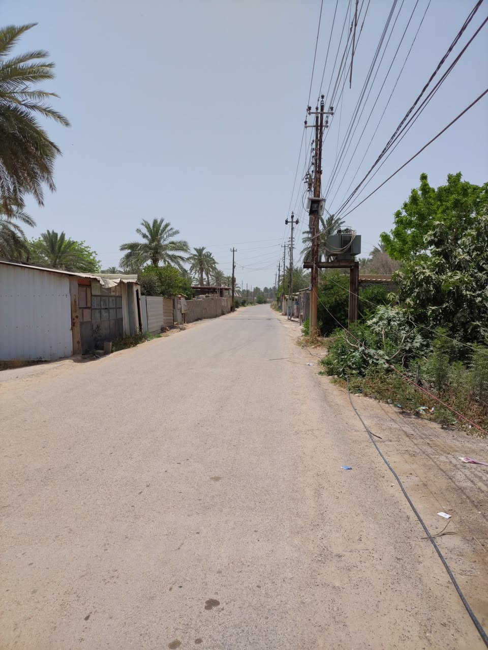 مساء الخير يوجد بيت بناء قديم طابقين للأيجار  مساحه 200 متر وحديقه 200 متر يحتوي على اربع غرف نوم العنوان البوعيثه شارع السدة قرب مدرسة النصر للأستفسار اكثر تواصل واتس ***********
