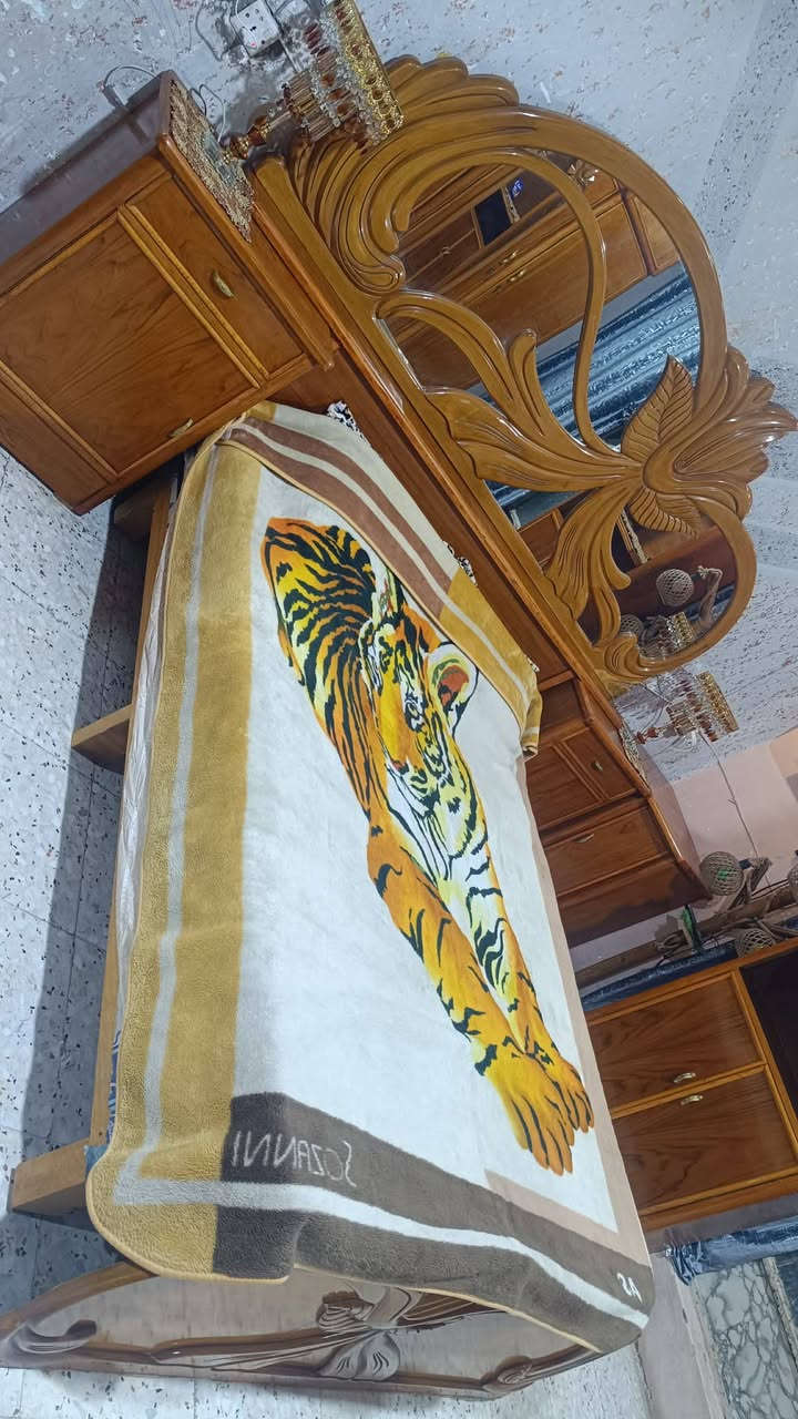 غرفه تسكام صاج داخل وخارج دنك جاوي ام السته طابقين ظهر جرجوبه نظيفة كلش وثگيله 5 ملم متكونه من 8قطع السعر مليون و400وبيه مجال مكاني محاويل للاتصال ع الرقم ***********
