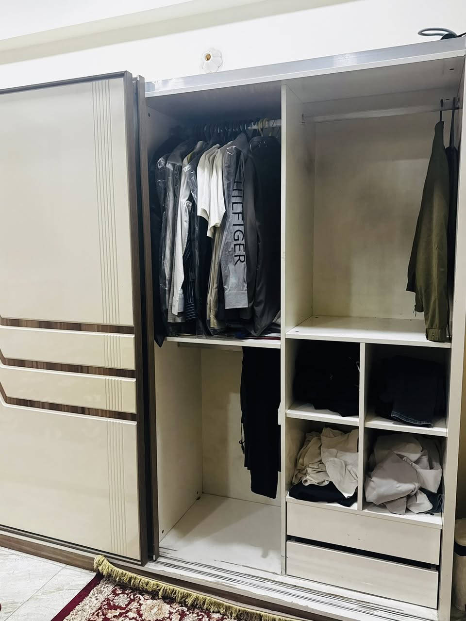 غرفة نوم مستعمل نظيف السعر ٩٥٠ للاستفسار ***********
