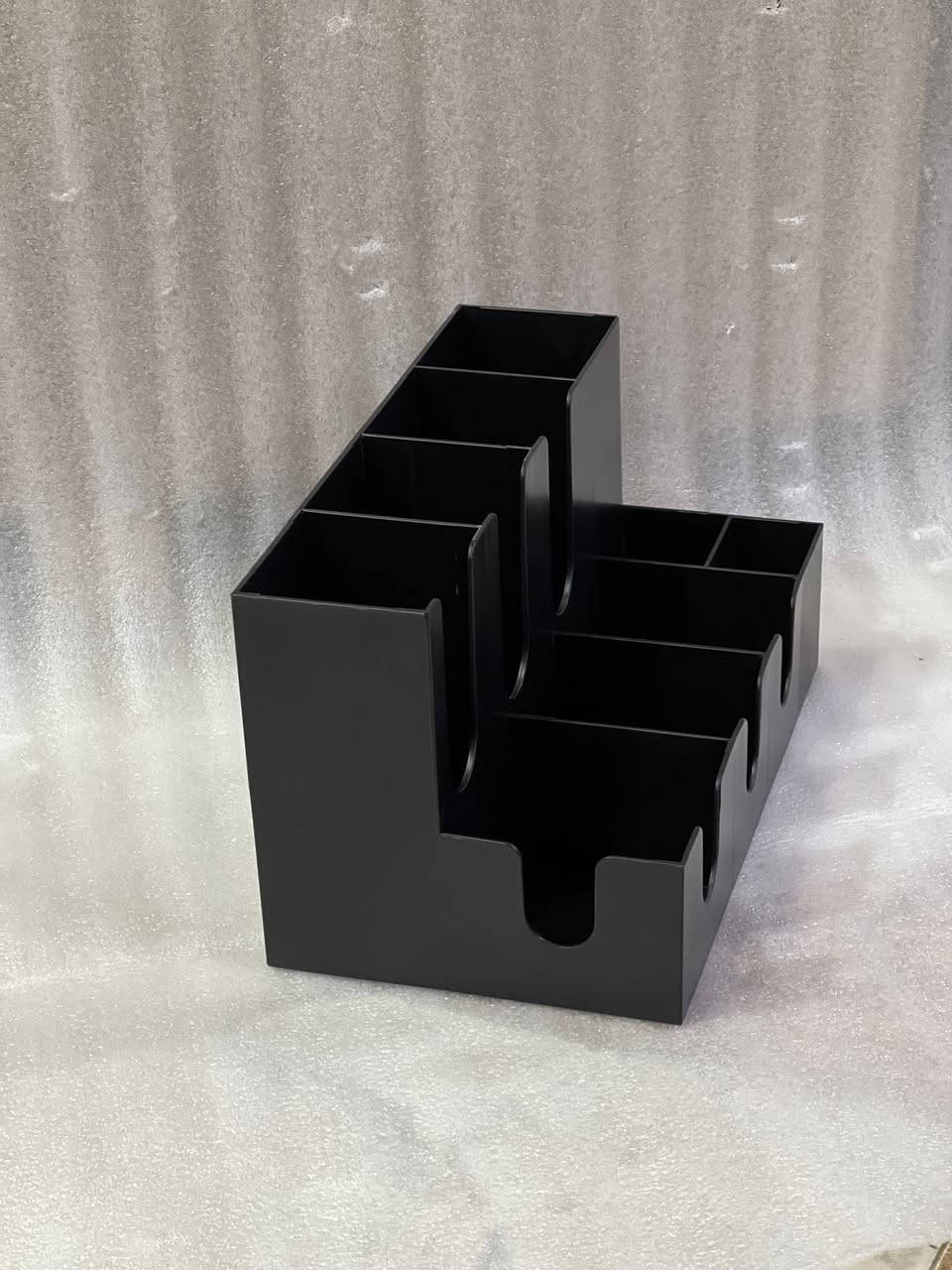 🥤 منظم أكواب وملاعق (ستانلس ستيل- بلاستك  ) – للترتيب والكشخة! 🥤
لأصحاب محلات الآيسكريم والكافيهات.. رتّب كاونترك ووفّر مساحة مع أرقى منظم أكواب وملاعق.
🔹 المميزات:
✔️ خامة ستانلس ستيل - بلاستك :  جودة عالية، مقاوم للصدأ، وسهل التنظيف.
✔️ ترتيب احترافي: يجمع الأكواب والملاعق بمكان واحد ومنظم.
✔️ مظهر فخم: يعطي انطباع بالنظافة والاحترافية لزبائنك.
✔️ تصميم ذكي: يوفر مساحة العمل ويقلل الفوضى.

📦 متوفر بيع مفرد وجملة  - بأنسب الاسعار 
🚚 يوجد توصيل إلى جميع محافظات العراق  

📍 الموقع: البصرة- قضاء المدينه 

📞 للاستفسار والطلب: ***********
