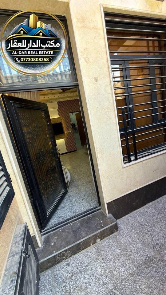 🔸دار حديث للبيع
🔺 المساحة : 94م
🔻الواجهة: 4 م ثم تصبح 6م.        🔺النزال: 19 م.  

🔸(الدار مؤثث بالكامل يباع مع الاثاث)

🔷بناء حديث درجة اولى مع خدمات راقية:
      🔹 واجهة مرمر + ارضيات طابقين مرمر
      🔹️باب الصالة قاصة محكم الغلق 
      🔹️الابوب من الصاج 
      🔹️الشبابيك المنيوم تركي
      🔹️المحجر المنيوم زجاج تركي 
      🔹️الصحيات نوع تركي    
      🔹نظام( كامرات+انترنت+سبالت)انابيب دفن
      🔹 اضواء سبورتلايت

     🔶الطابق الاول:

       🔸️صالة 
       🔸️مطبخ مستقل حار. + مطبخ مستقل بارد 
       🔸️خدمات صحية 
       🔸️غرفة نوم كبيرة
 
🔶الطابق الثاني: 
 
       🔸️2 غرف نوم كبيرة
       🔸️خدمات صحية 

🔶الطابق الثالث: 
      
      🔸غرفة نوم كبيرة   

 🔹شارع عريض
📌موقع الدار: حي البنوك / مربع الكنيسة
       ______________________________________________

للاستفسار مراسلة الصفحة على الخاص 
او الاتصال على الارقام التالية

☎️***********
📞متوفر واتساب+فايبر

او مراجعة ♦️مكتب الدار للوساطة العقارية♦️
📌موقع المكتب: بداية شارع الكنيسة من جهة الجسر
