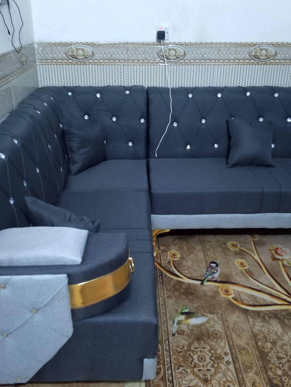 للبيع ديوان جديد البارحة فتحتة شغل معمل عراقي لقماش كتان ١٠ مقاعد ويا طبلة وسطية... ناعم مال صالة زغيرة السعر ٣٢٥ المكان ابو غريب ‏‪***********‬‏
