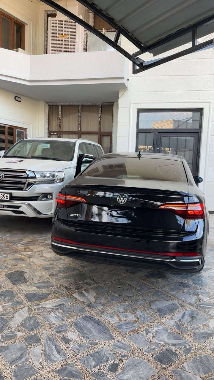 سلام عليكم
جيتا 2024
 فول مواصفات SE 
رقم اربيل بأسمي
سنوية هزة جديد 
ايرباك سليم
صور الحادث مرفقة
ماشية 11 الف
158 مجال بسيط
***********
غير متواجد على النت
