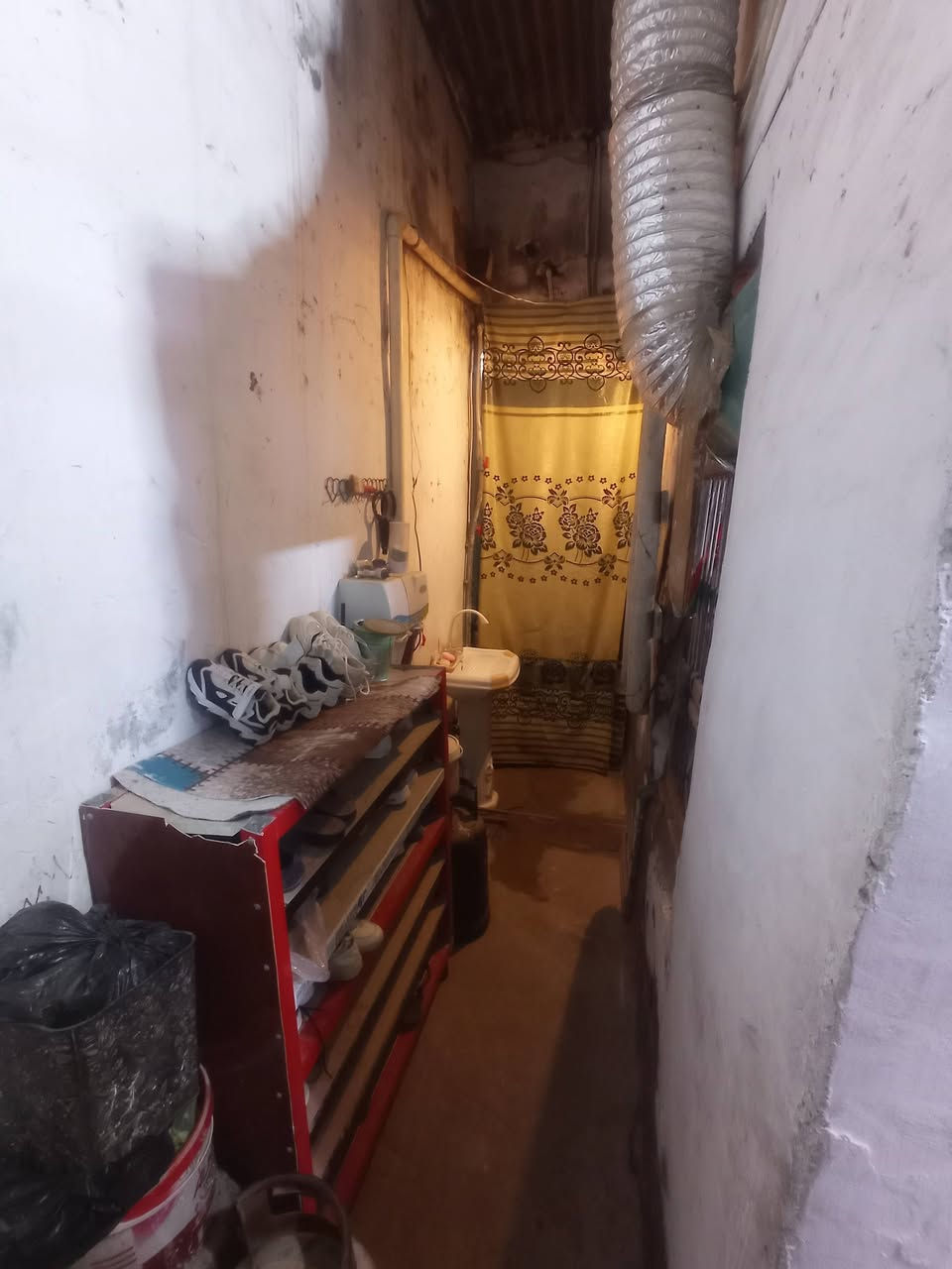 سلام عليكم بيت للبيع مكانه بل جامعين قرب جسر الهنود مساحه البيت 74طابو صرف ا السعر 355
اسفسار اكثر *********** البناء قديم
