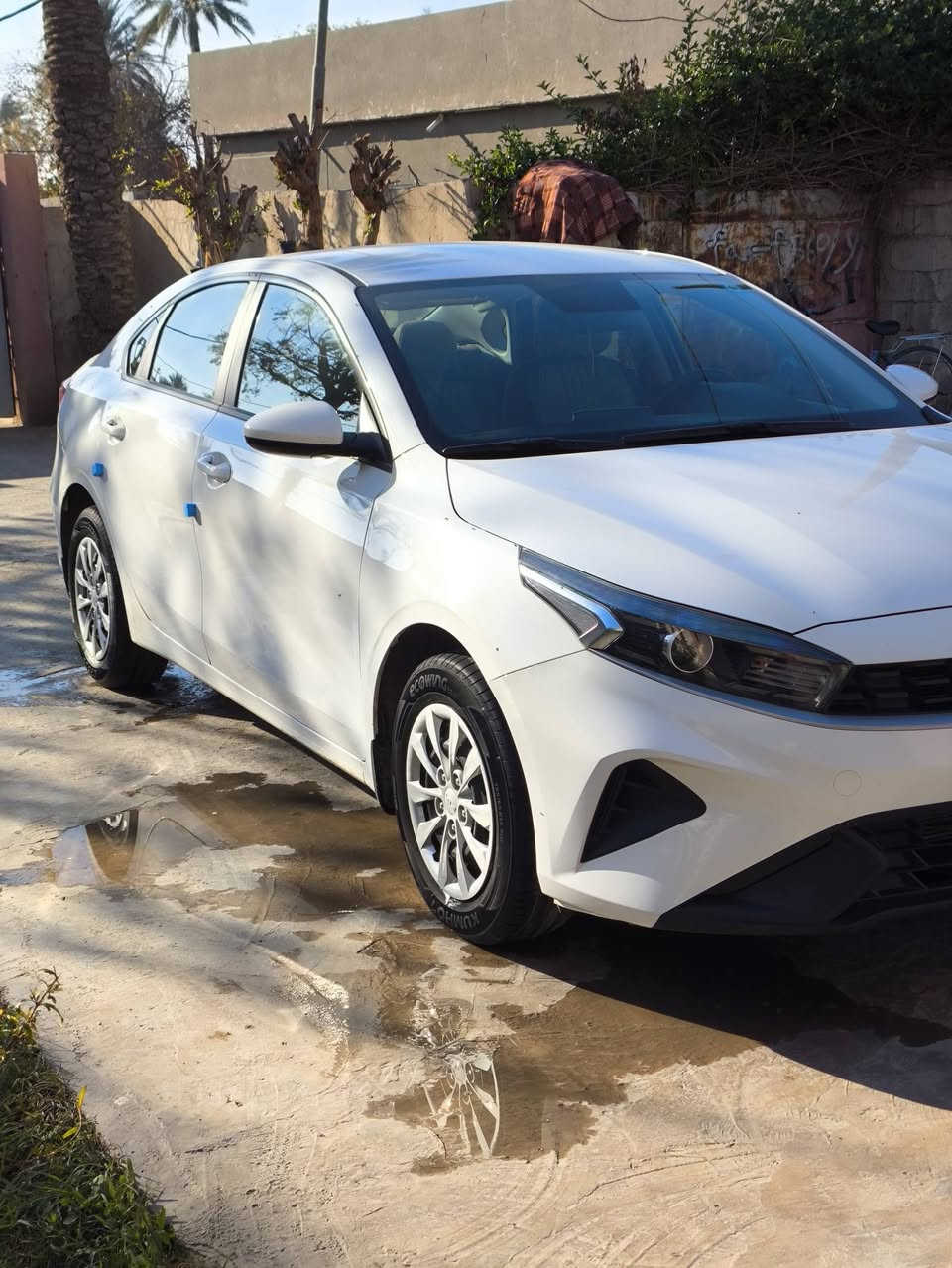 للبيع كيا سيراتو موديل 2024 خليجي
كفاله عامه فقط حافت جاملغ بارد بسيط باقي سياره كفاله عامه 
مكينه 2000 دوش 
مواصفات معروفه تحكم ستيرا حساس خلفي لد نهاري 
مكان واسط صويره 
سعر ١٨٢ بيه مجال بسيط 
رقم بغداد تحويل 
***********
