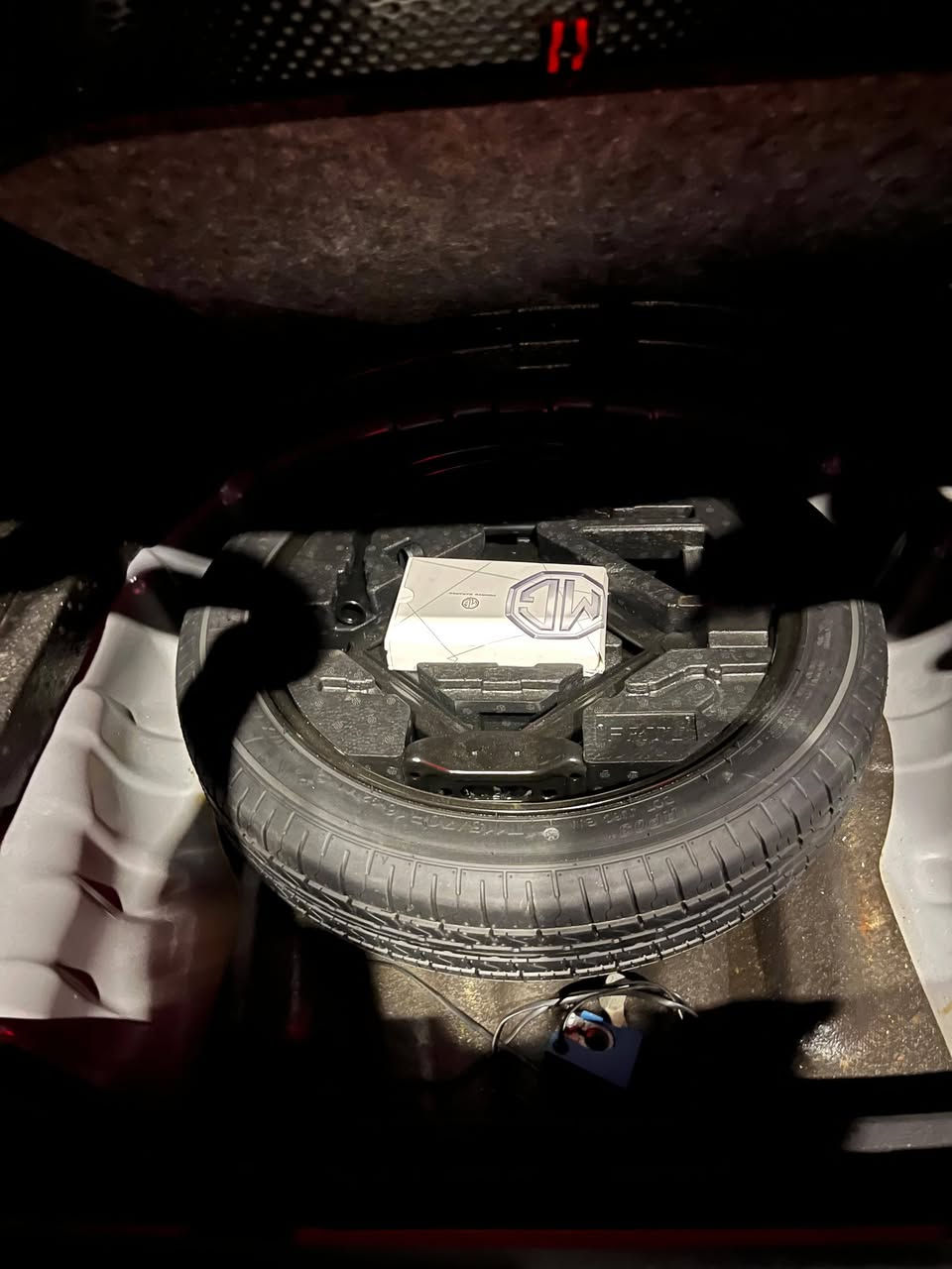 للبيع
MG_GT 2024
مكفولة كفالة عامة
المسافة المقطوعة ٧٣٥٠كم
سنوية ٢٠٢٥ باسمي (كردستان) 
السيارة زيرو جديدة 
السعر  للبيع ١١.٦٠٠ دولار.
مكان السيارة /بغداد حي تونس
هاتف/***********
