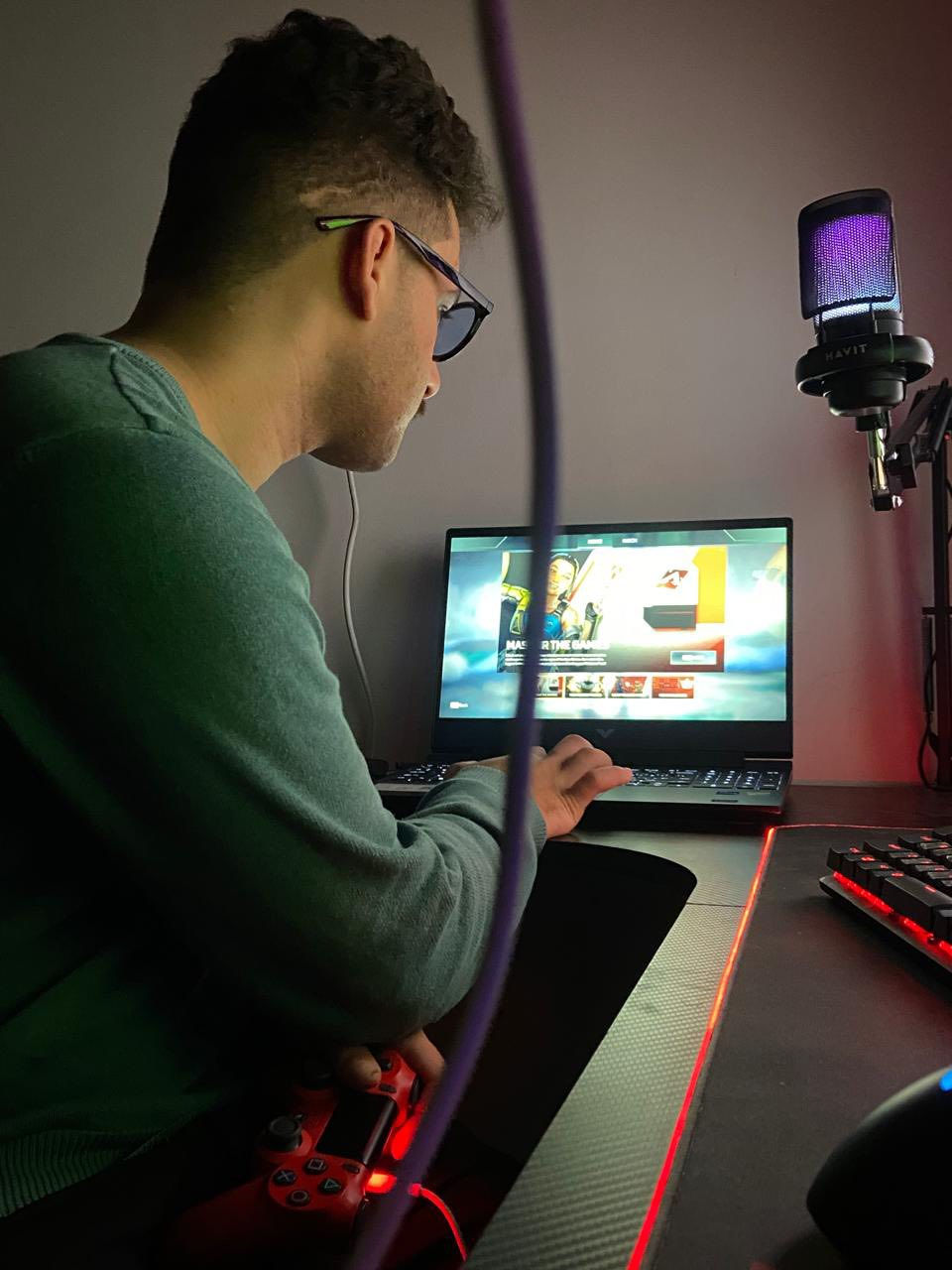 للبيع لابتوب Gaming
‎🔹 الموديل: HP Victus 15 (سلسلة fa1)
‎🔹 المعالج: Intel Core i5-13420H (13th Gen)
– Cores: 8
– Threads: 12
‎– أداء قوي للألعاب والتصميم والبرامج الثقيلة

‎🔹 الذاكرة (الرام): 16 جيجابايت
‎– مناسبة للتعدد المهام وتشغيل الألعاب بسلاسة

‎🔹 التخزين: قرص SSD نوع NVMe
‎– سرعة عالية في تشغيل الجهاز والبرامج

‎🔹 كرت الشاشة:
– NVIDIA GeForce RTX 3050 6G(Dedicated GPU for gaming)
– Intel UHD Graphics (Integrated for daily use)

‎🔹 نظام التشغيل: Windows 11 Home
‎🔹 نوع الجهاز: Gaming Laptop
‎🔹 مقاس الشاشة: 15.6 

‎الموقع: (بغداد البلديات)
‎💰 السعر: (800.000)
***********📞
