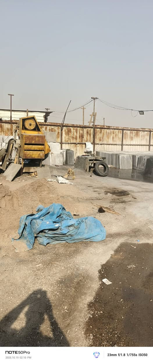 السلام عليكم ورحمه الله وبركاته يوجد لدينا معمل شتايجر وزفت وماستك وفلان كوت جسر ديالى القديم شارع المخازن قرب جامع طه الهاتف***********
