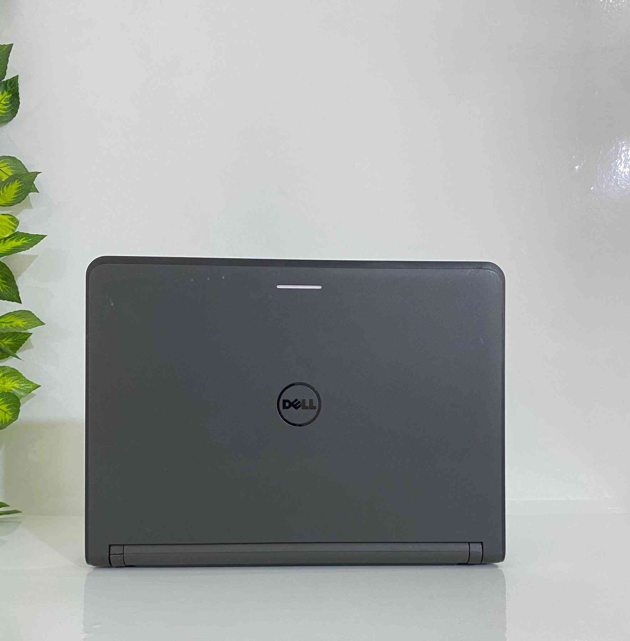 🖥️ Dell Latitude 3350 🔥

✨ لابتوب عملي، خفيف، وسعره مغري. 

✨ مناسب للطلاب، الدوام، الإنترنت، والأعمال المكتبية. 

🩵🤍 المواصفات 🤍🩵

🚀 معالج Intel Core i5 – الجيل الخامس (U)
🧠 RAM 8GB DDR3 – قابل للتطوير
💾 SSD 128GB – أداء سريع (قابل للتطوير)
🖥️ شاشة 13.3 إنج – خفيف وسهل الحمل
🎮 كرت شاشة Intel HD 4GB
⌨️ كيبورد عربي / إنكليزي.

✨✨✨✨✨✨✨✨✨✨✨✨✨✨✨✨✨✨✨✨

💰 السعر: 155 ألف دينار فقط. 

🚗 يتوفر خدمة توصيل لجميع المحافظات. 

🩵بغداد 5 الف دينار فقط. 
🩵محافظات 6 الف دينار فقط. 

✨✨✨✨✨✨✨✨✨✨✨✨✨✨✨✨✨✨

📑ضمان لمدة عشره أيام من تاريخ الإستلام. 

☎️للحجز والاستفسار التواصل على الواتساب أو المازنجر.***********

