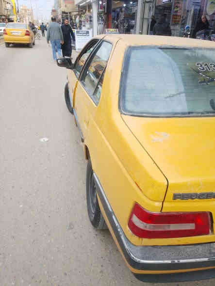 سلام عليكم 
سياره بيجو للبيع 4005
سياره جاهزه مكينه وكير جديد 
تايرات وحداديه جديدات سياره ما عوزه اي شي 
راعيه ما واصله سنويه ستنساخ رقم صدامي اتكفلك سرقه وعشائر 
المكان ذي قار الشطره السعر 10
الهاتف ***********
