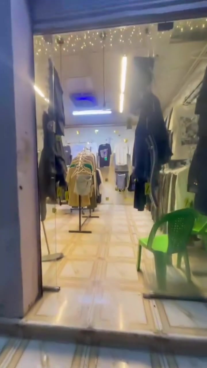 محل ملابس للبيع موقعه سايدين واحد حزيران قرب الحصو والرمل سعر مناسب كلش 
***********

