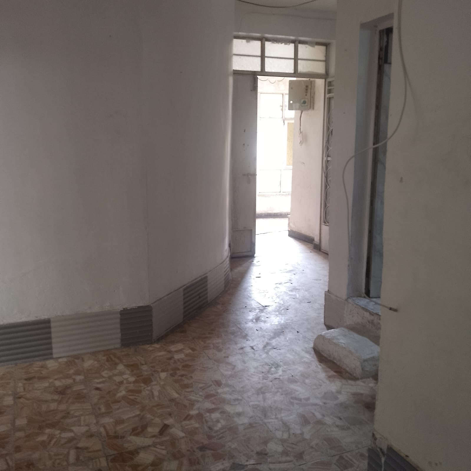 السلام عليكم
شقه للايجار الطابق الاول مكون صاله + مطبخ مستقل + غرفه نوم + خدمات  بالكونه على الشارع العام 
البلديات تقاطع الكهرباء للاستفسار الاتصال ***********
السعر نهائي قفل بدون عمله 300 الف مراجعه مكتب التساهل للعقار
