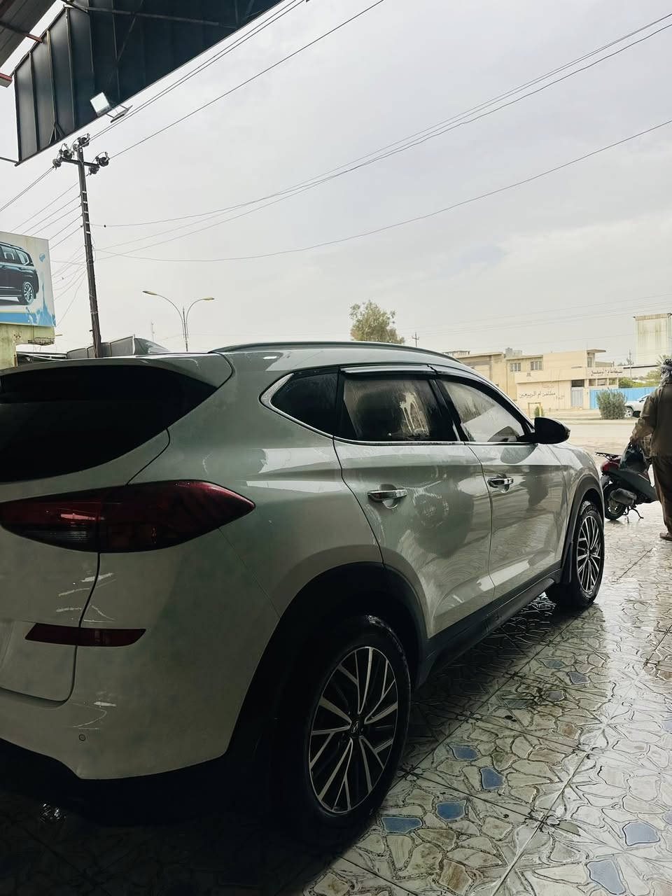 هونداى توسان موديل  ٢٠٢٠
كوري -وارد خليجي السيارة بدون صبغ وبدون تبديل وبدون حالوب و محرك وكير مكفول وغير مفتوح الرقم  نينوئ 
ماشيه 78 ألف
المواصفات 
بصمة تشغيل وبصمة ابواب وبصمة صندوق حساسات امامي وخلفي وكاميرة وشاشة تاب وضوح 4K تثبيت سرعة ( كروس) وضعيات قيادة عدد ٣ كشنات جلد مطعم وكشن سائق كهربائي لايت LED وبك لايت ليد وعدسة واحدة محرك دوش حجم 2000 سي سي ثلاجة بجكمجة  بردة خلفية الاسبير والعدة غير مستعمل تبريد قطعتين سويج بصمة عدد ٢ واربع تايرات جديدة  شاحن واير ليس للموبايل  .السياره حيل جديدة ونضيفة وبعافية لايخذها
مكان السياره مخمور قريه  الخالديه 
رقم الهاتف ***********
السعر 215 قفل
