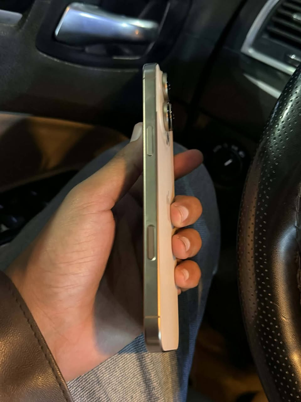 سلام عليكم ايفون 16 برو ماكس شرق اوسط ذاكره 256 بطاريه 98 سعر مليون 325 وبي مجال بسيط .  للاستفسار اتصال ‏‪0783 223 6821‬‏
