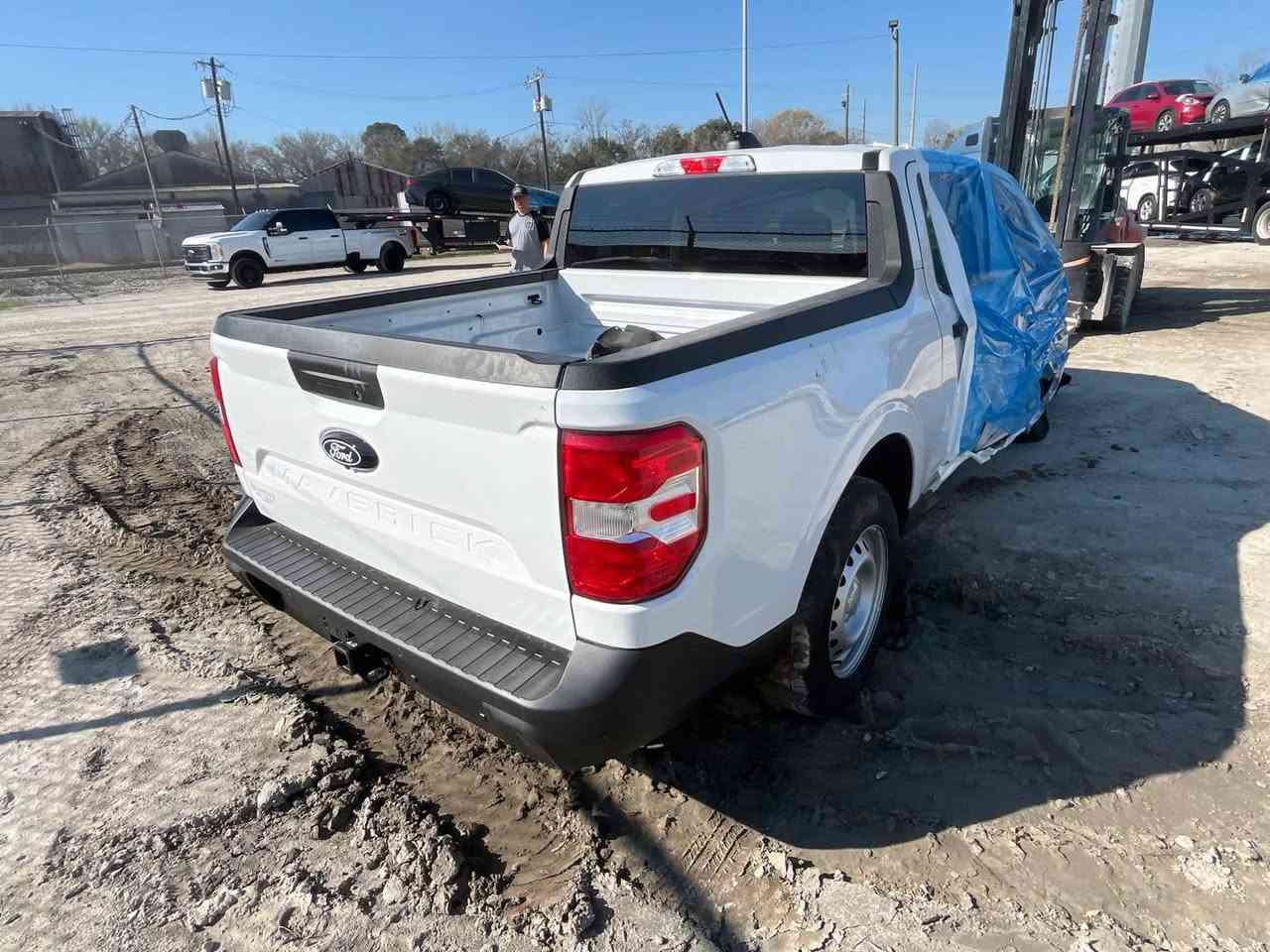 سلام عليكم.  فورد مارفك 2025 العداد مسافات 530مايل زيرو سيارة بانزين  محرك 2000 الون  ابيض شغالة وماشية 
السعر 138ورقة واصل شامل كمرك ونقل تواصل على الخاص او 00962795655414.   مدة وصول 40يوم


**إذا كنت صاحب هذا الإعلان وتريد حذفه لأي سبب، رجاءا أرسل رسالة إلى الدعم الفني**