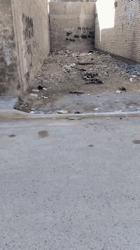 سلام عليكم قطعة ارض 100م للبيع بنهايت اربع شوارع شارع المخبز الفرع السابع كامله خدمات ماء مجاري تبليط شوارع عشره متر ساحب بداخل القطعه ماء ومجاري ومدفونه وجاهزه للبناء غير متواجد عل فيس اتصل ***********
