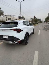 للبيع سبورتج موديل 2023 ماشيه 40 الف  قماره حديد بصمه تدفئه كشنات كراس...