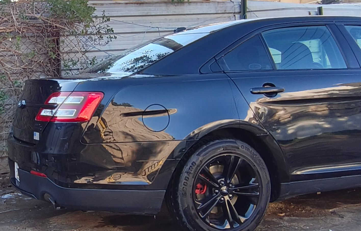 السلام عليكم 
فورد تورس موديل 18 
وارد حادثها ربع بنيد فقط
وبيها هنا صبغ باب ونص صفحة السكن اثر شخط بسيط وصبغهن كلش حلو 
مكينة مجفته جديد يم الاستاذ سيف الفضلي غراضها كلها اصلية تجفيت درجة اولى 
كير صدر تايرات باتري تبريد كهربائيات كلها مكفولة 
السيارة ماتحتاج اي مصرف 
مواصفات sel شاشة كبيرة كامرة حساسات كشنات كهرباء بصمة تشغيل وابواب 
السعر ١٣٥ اتصل بصاحبها فقط الشراي 
صاحبها يريد يبيع والشراي بي خير ويدلل 
ان شاء الله مايقصر معاكم 
رقم بغداد دولي باسمه تحويل مباشر
***********
اتصال او واتساب بغداد الكرخ
