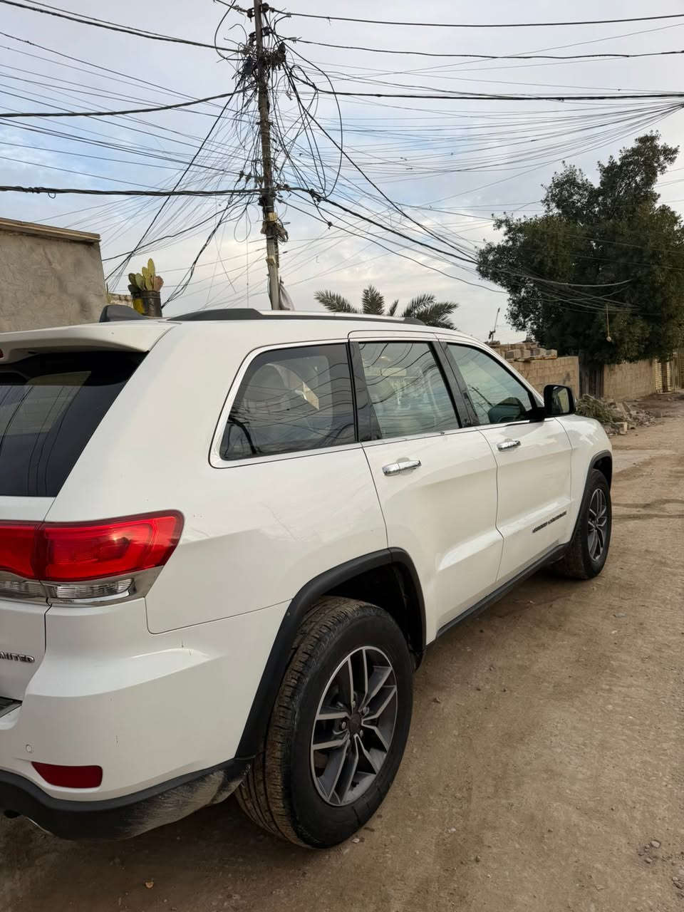 جيب لمتد موديل 2019 وارد امريكي كلين تايتل كفالة عامة من كل شي لا غرق ولا ضربة ولا صبغ ولا تبديل ولا بارد ولا كير ولا محرك المواصفات بصمة بانوراما كشنات كهرباء وتدفئة تبريد جنطة كهرباء تشغيل عن بعد رادار اطفاء ذاتي بريك رجوع مري كهرباء محرك 6 سلندر رقم بغداد الجديد ماشية 67 ميل مكانها بغداد السعر 270 $ وبيها مجال بسيط 
***********
اتصال او واتساب
