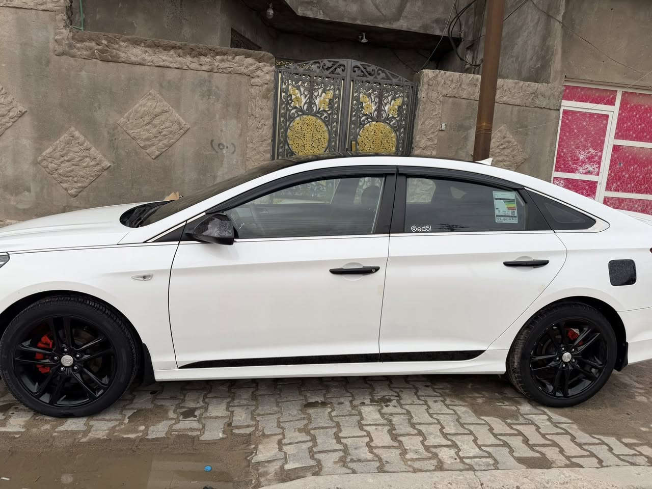 سوناتا ٢٠٢٠ وارد كوري ماشي ٦٧٠٠٠ جديد مال بيت متعوب عليها الكوري يجي صبغ فقط هاي بيها صبغ شبر ع كد ايد بالجاملغ مثل ما موضح بالصوره والباقي مكفول 
محرك دوش ٢٠٠٠
كشنات كهربائية تدفئه تبريد 
حداديتها جديده هو ما طالع بيها 
تخم تايرات جديد
شاشه جديده ستوني شادها كار بلي 
ونشره لد ع طول السياره تحكم بالمبايل  
السياره ع ايدي حتى مامشتغل بيها 
رايدها ١٧٣ وبيها محال قليل والي ماتفيدها لا يكسر بسعرها 
عنواني شط العرب التنومه سنويتها لل ٢٠٢٧
وبأسمي السياره واريد تحويل ثاني يوم 
رقم تلفوني ***********
