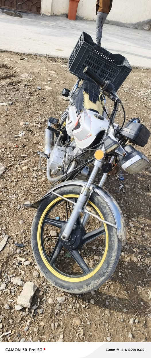 سلام عليكم دراجه للبيع سيفان 18عنوان بهرز السعر 350 الاتصال ***********
