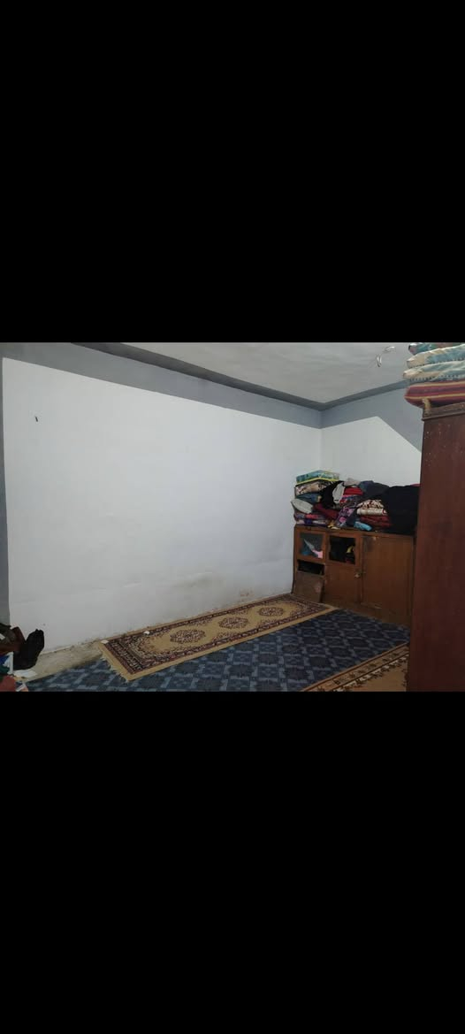 السلام عليكم بيت للبيع مطلوب مبادره [ ٩٥ ] وبليد نريد ٥٠ وبيه مجال للشراي تفاصيل البيت يتكون من غرفتين وصاله ومطبخ وبراني المساحه ١٩٠م خريطه رقم واحد لبيت نضيف ومتعوب عليه الموقع خلف الملعب الشارع الثاني تفاصيل اكثر تصال ***********
