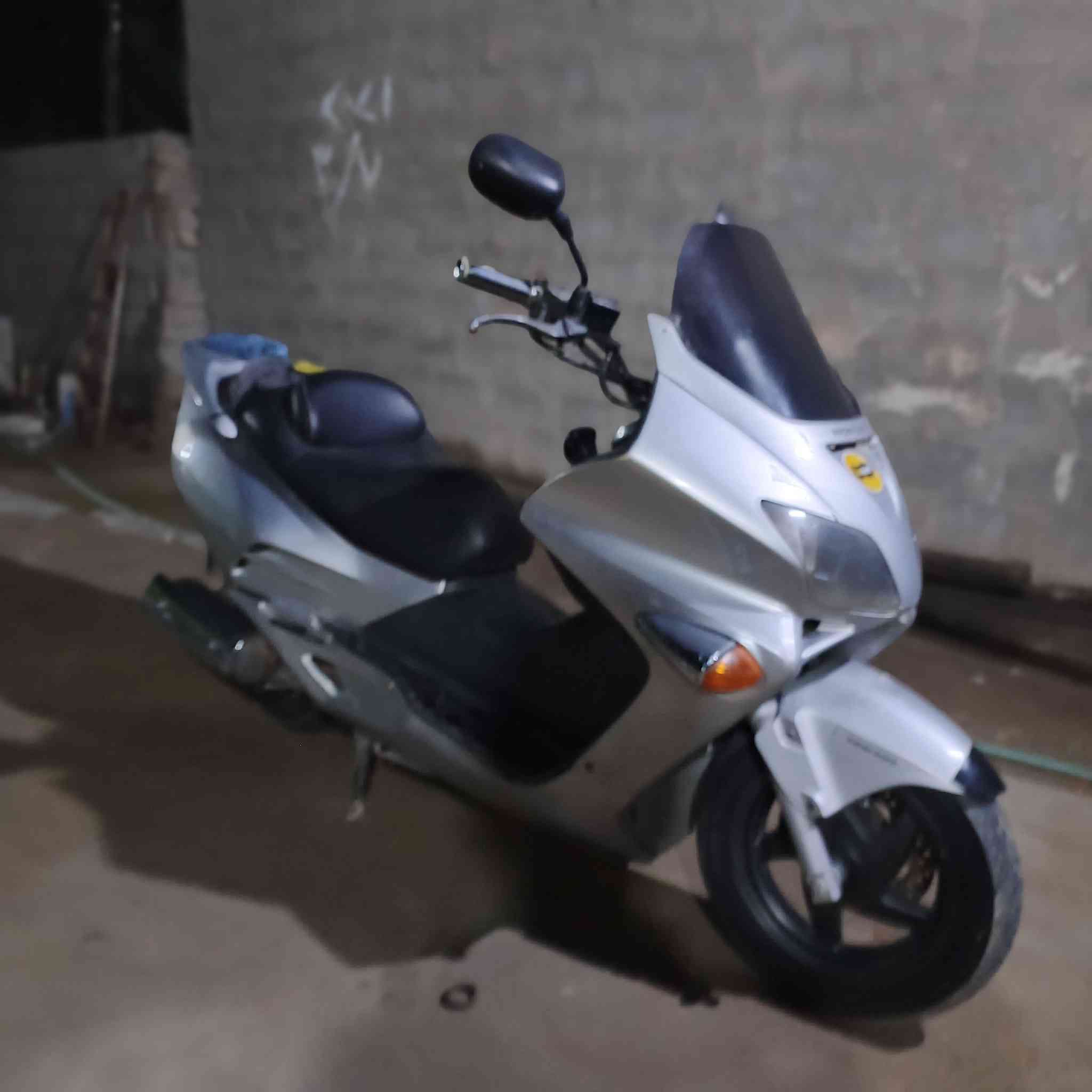 سلام عليكم درجة لبيع 0/6درجه مكفول باتري جديد و كابريته جديد  مكان بابل الحله رجان لمو شري لايتصال على رقم *********** . سعر 850وبها مجال .
