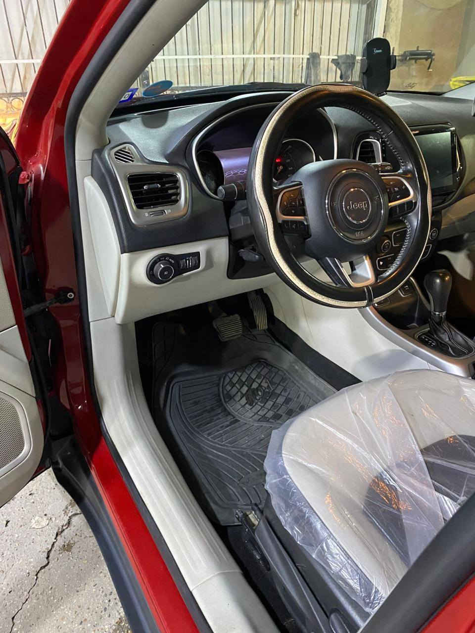 السلام عليكم للبيع سيارة جيب كومباس موديل 2019 وارد أمريكي رقم اربيل انكليزي الدولي محرك  2400 السيارة مسجلة بسمي اني صاحبها الشرعي السونار مرفق مع الصور مع صور الحادث مال أمريكا ماشية 131  كيلو متر  فول مواصفات بانوراما بصمة السيارة حلوة او جديدة محرك كير صدر كفالة عامة السيارة فول اوجاهزة تبريد ثلج السعر 133 اوببها مجال للطيبين العنوان بغداد الغزالية رقم الهاتف  ***********
ملاحظة الرقم بي واتساب 
اتصل اوبيك خير ودلل
